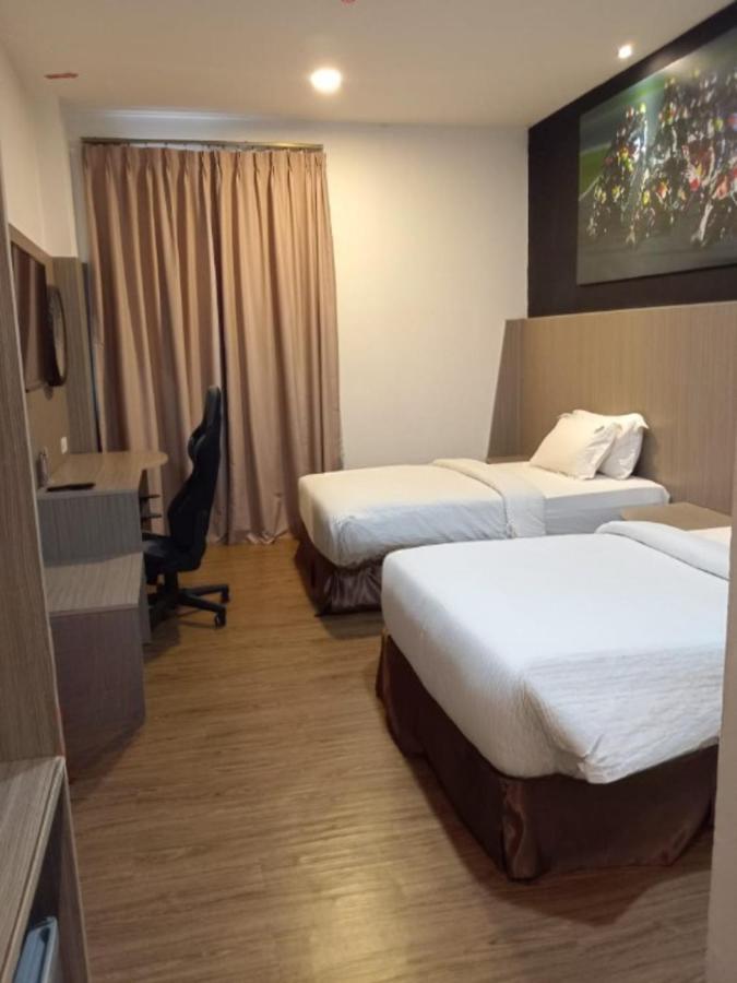 Hype Motorsport Hotel Нилай Екстериор снимка