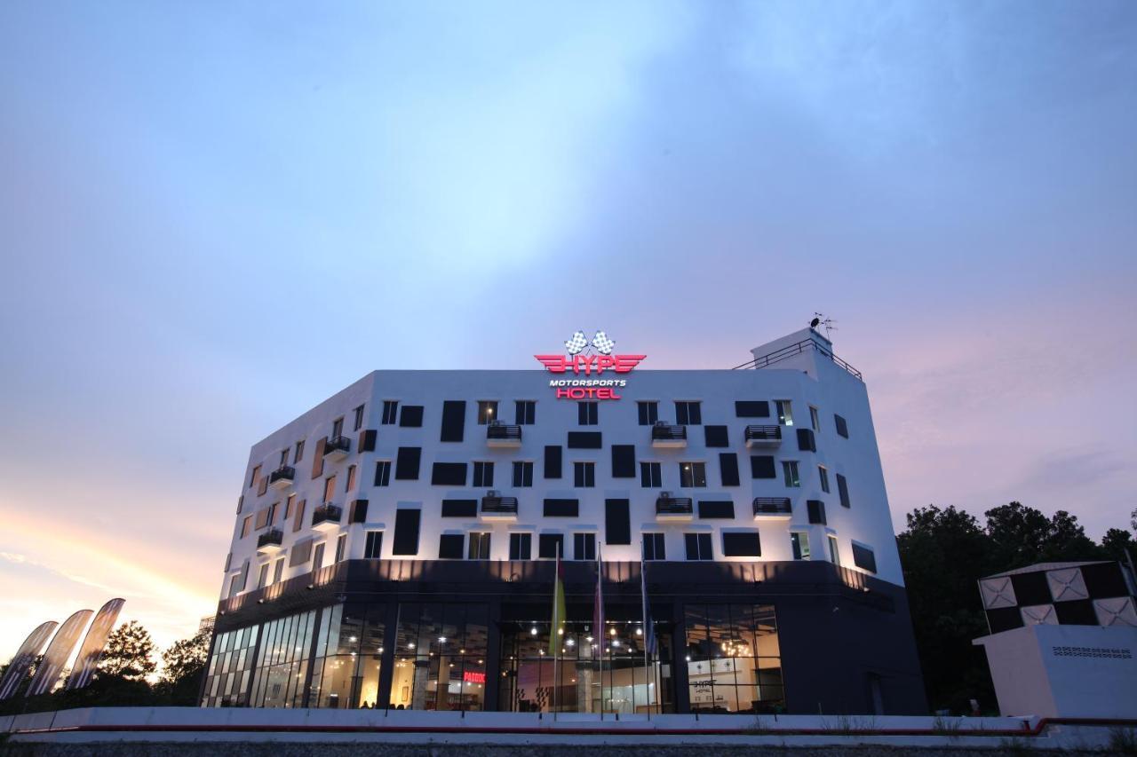 Hype Motorsport Hotel Нилай Екстериор снимка
